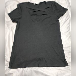 Red by BKE v-neck black top. EUC. Women's large.